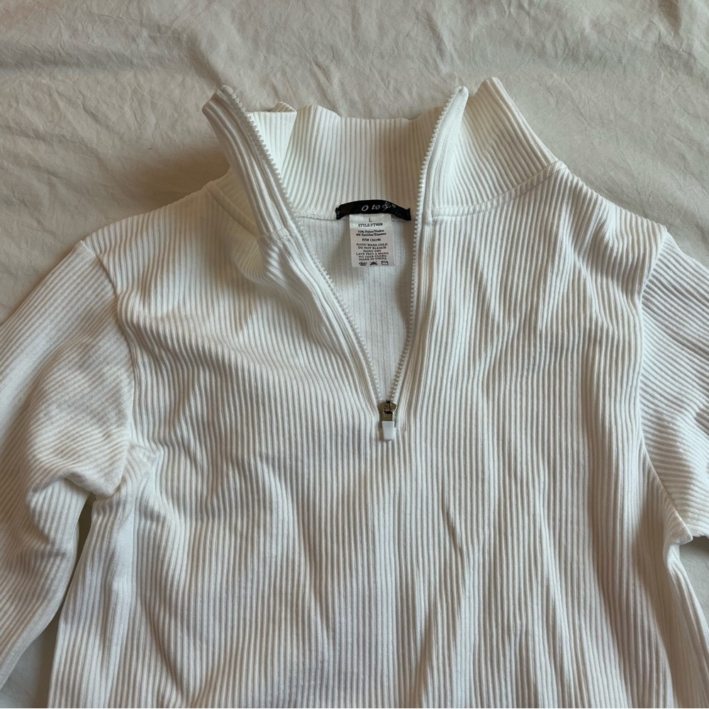 White Jacket with High Collar and Ribbed Texture